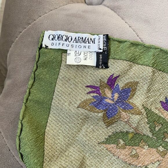 Giorgio Armani silk scarf 32/32 - Picture 2 of 4